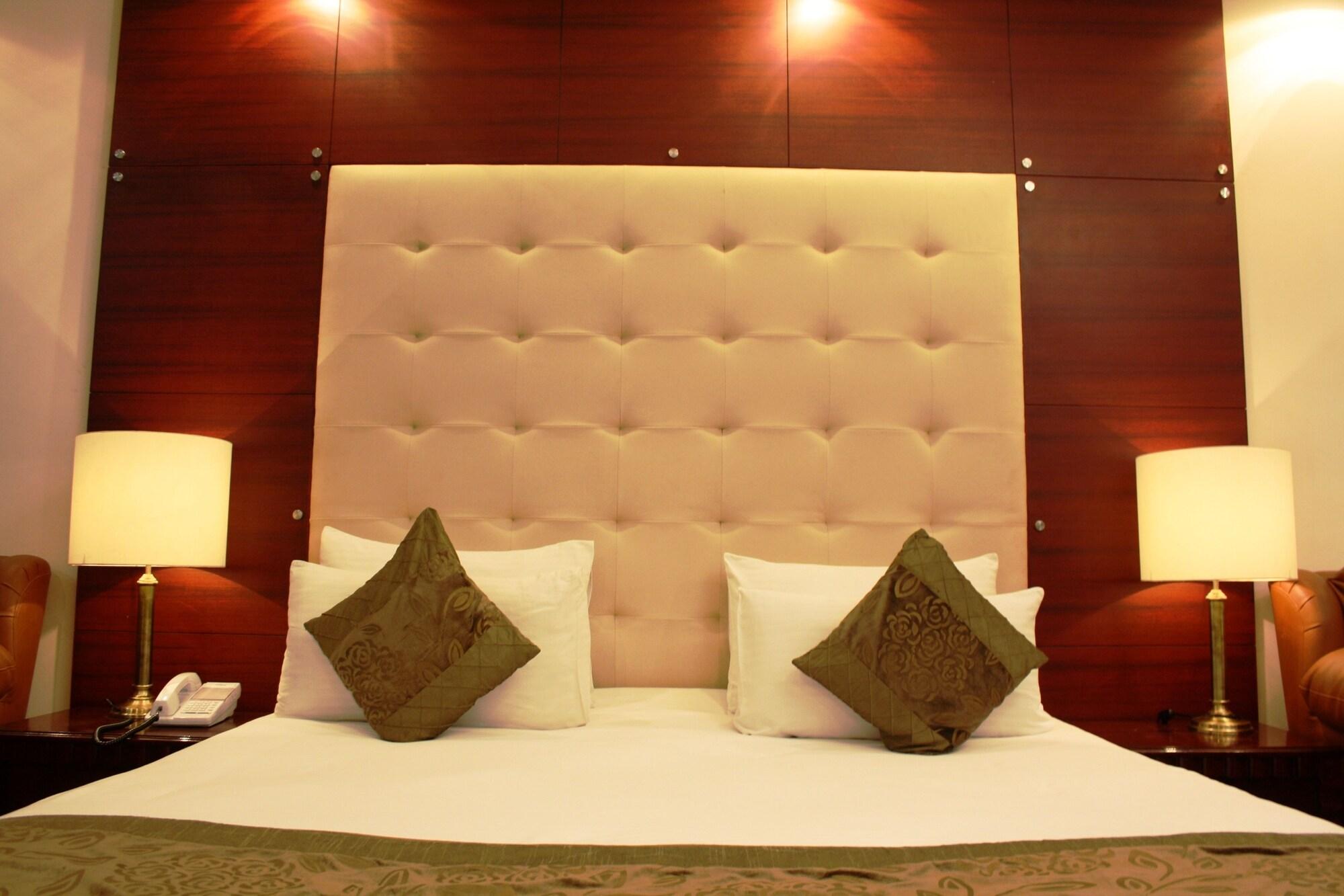 Oyo 367 Hotel Forest Green New Delhi Extérieur photo