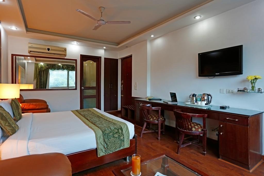 Oyo 367 Hotel Forest Green New Delhi Extérieur photo